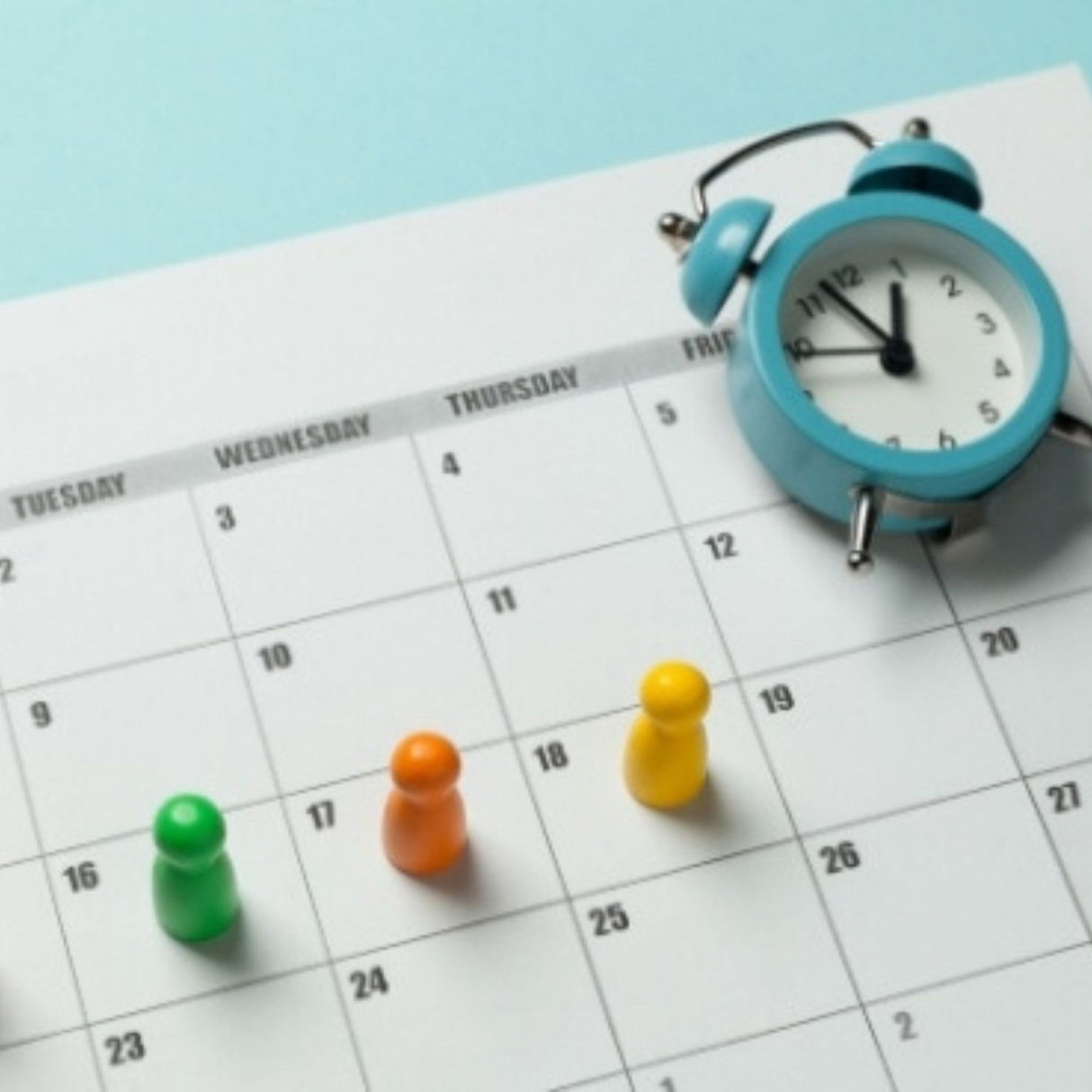 Calendar and a small clock on a light blue background