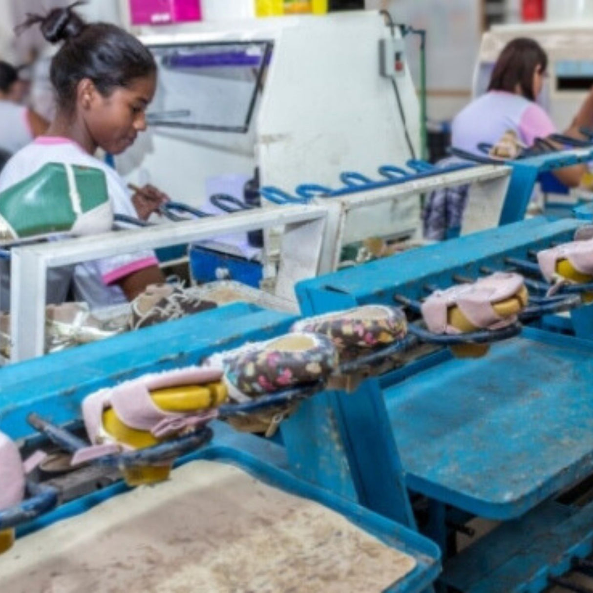 Factory setting with child workers 